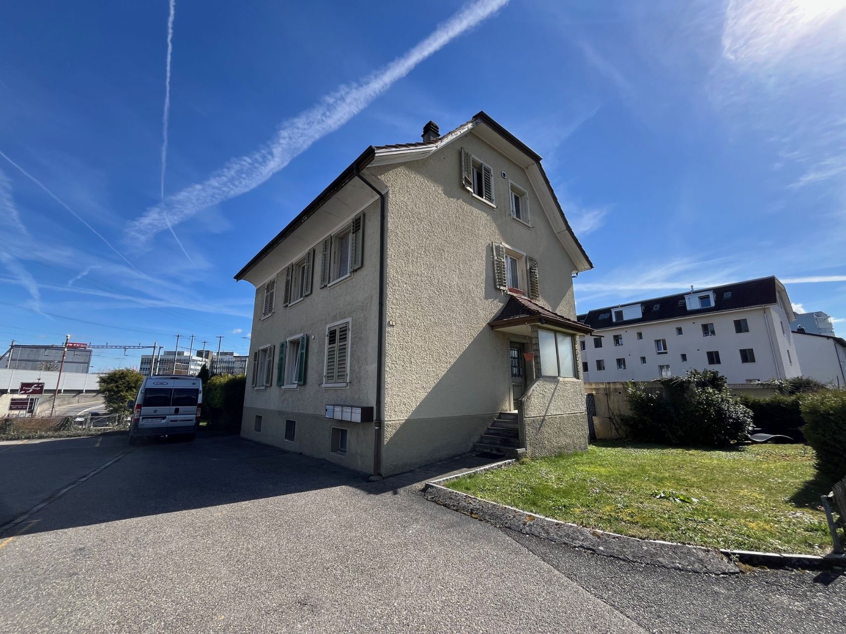 Mehrfamilienhaus mit 3 Einheiten zu verkaufen