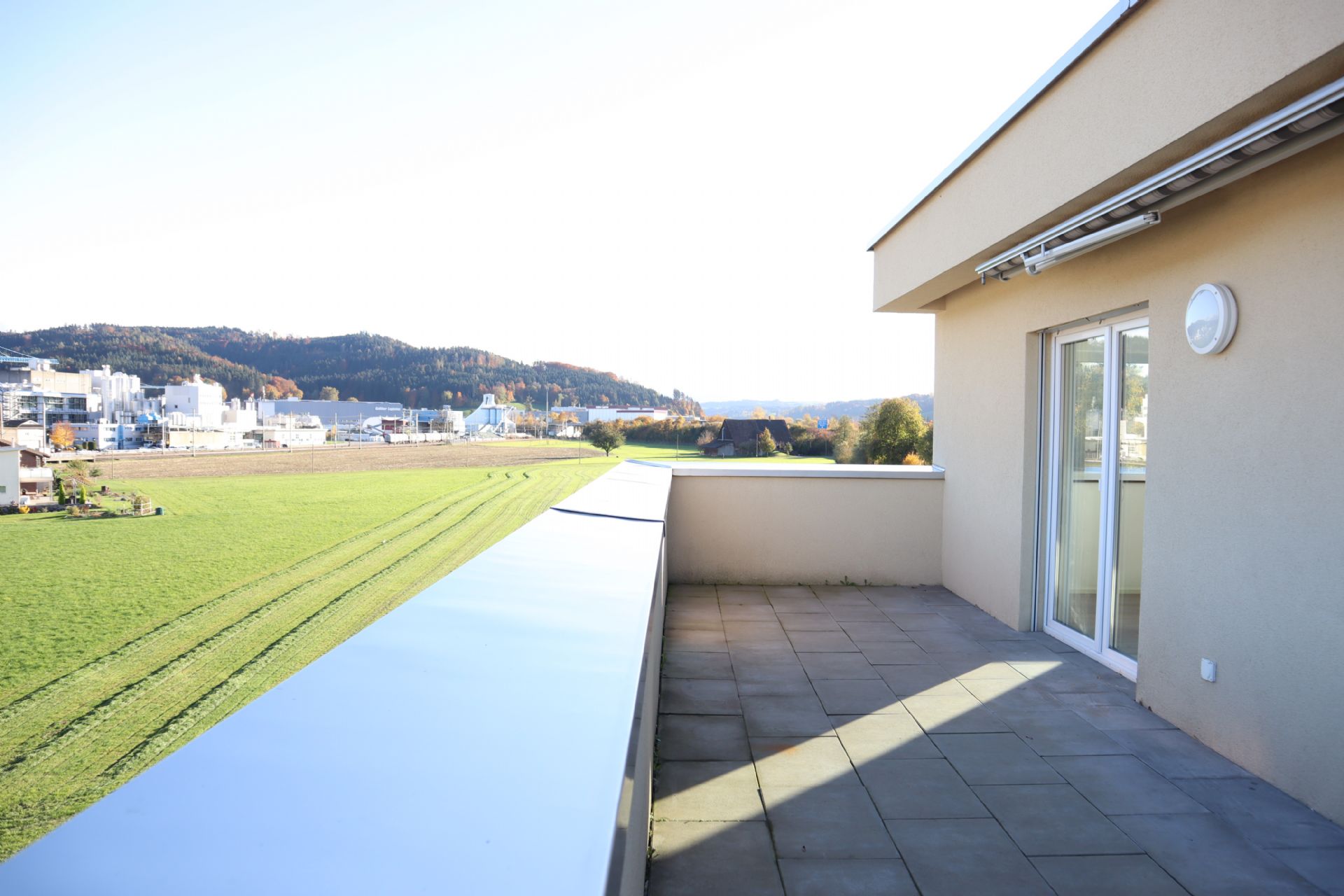 Attikawohnung mit grosser Terrasse!