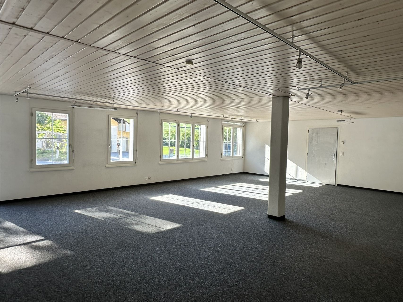 Grosszügige Gewerbefläche zu vermieten!
