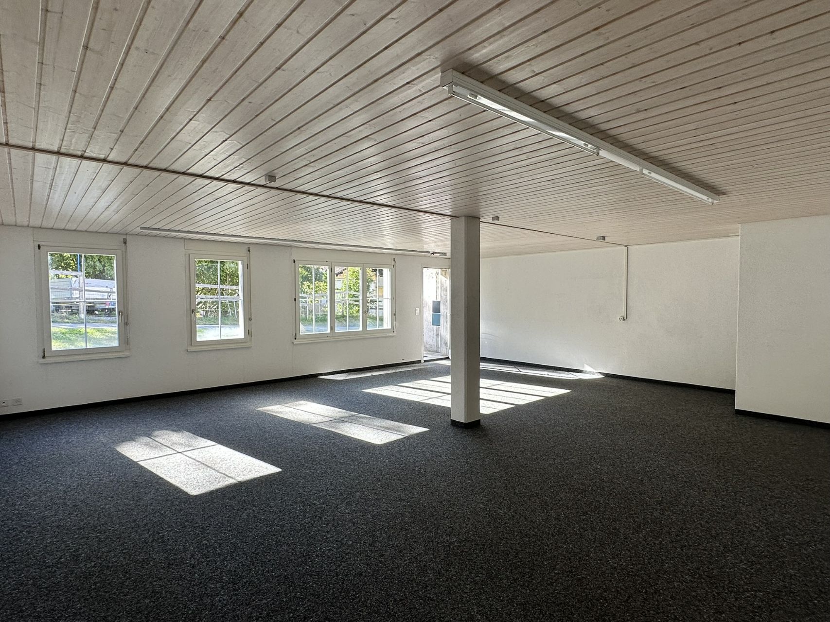 Grosszügige Gewerbefläche zu vermieten!