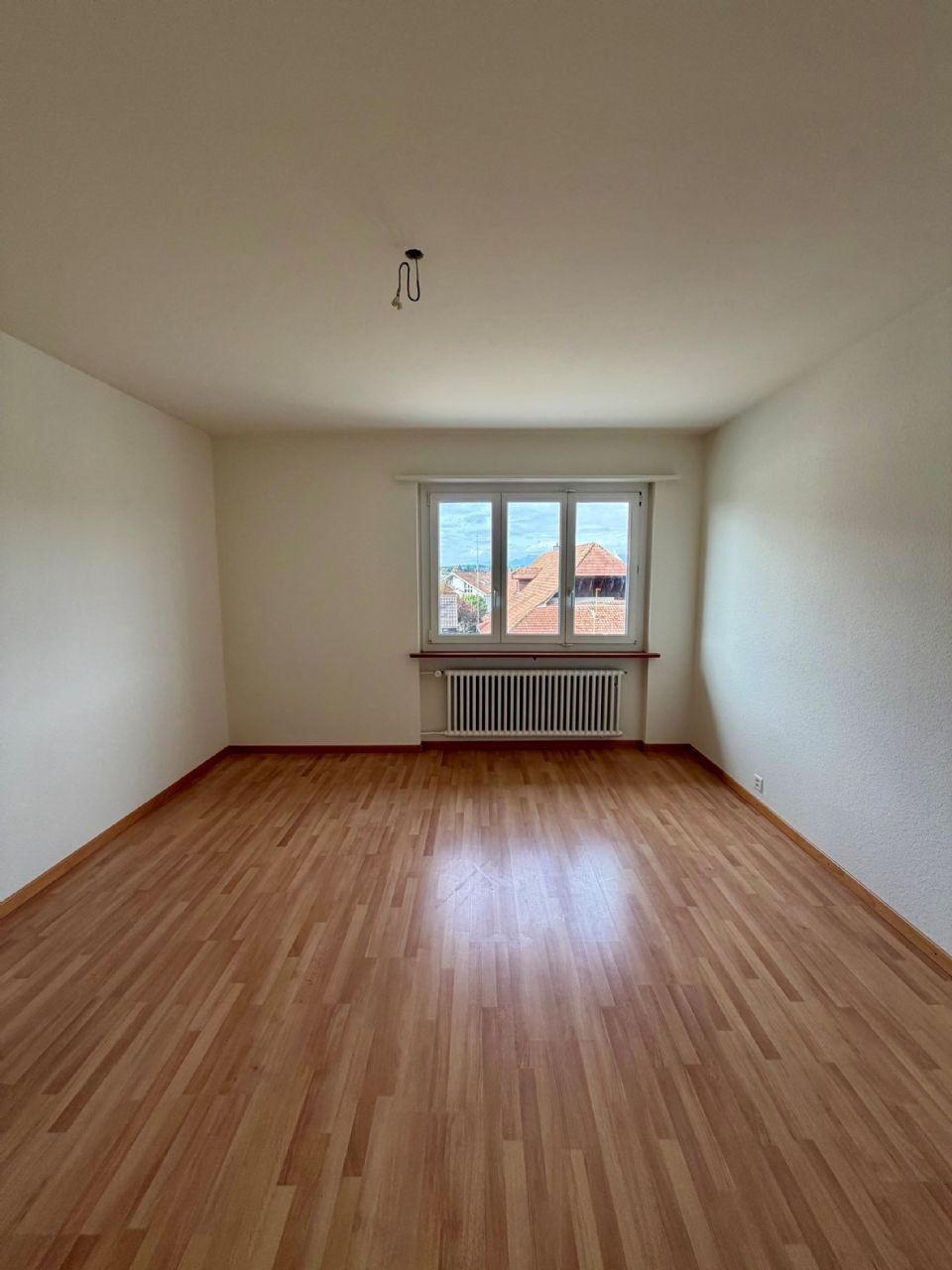 Teilsanierte Wohnung an ruhiger Lage im Grünen, direkt am Waldrand!