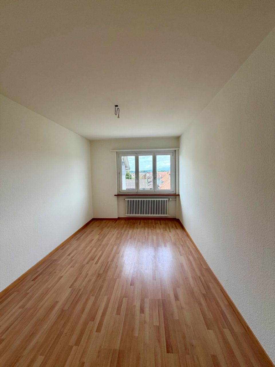 Teilsanierte Wohnung an ruhiger Lage im Grünen, direkt am Waldrand!