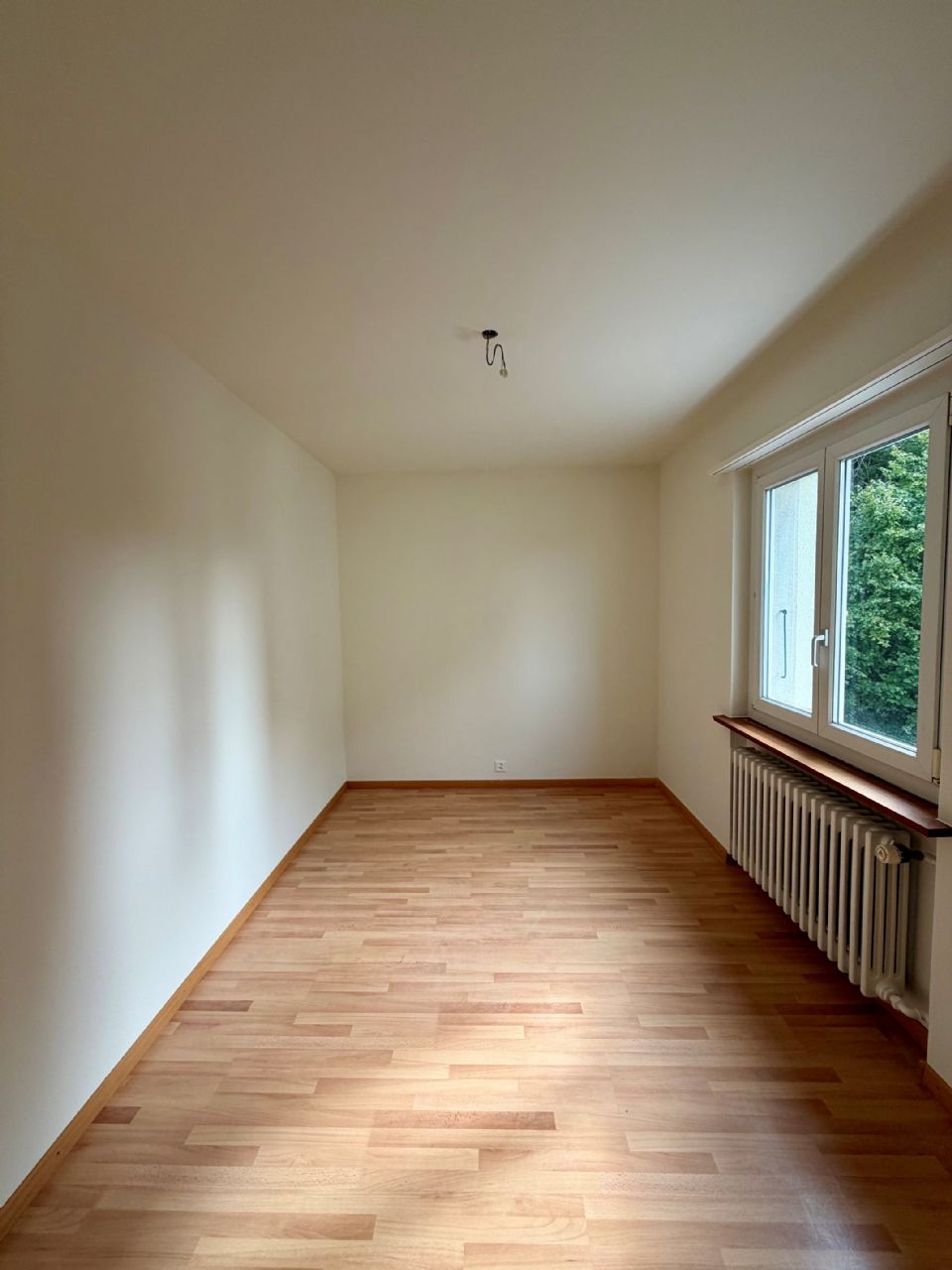 Teilsanierte Wohnung an ruhiger Lage im Grünen, direkt am Waldrand!