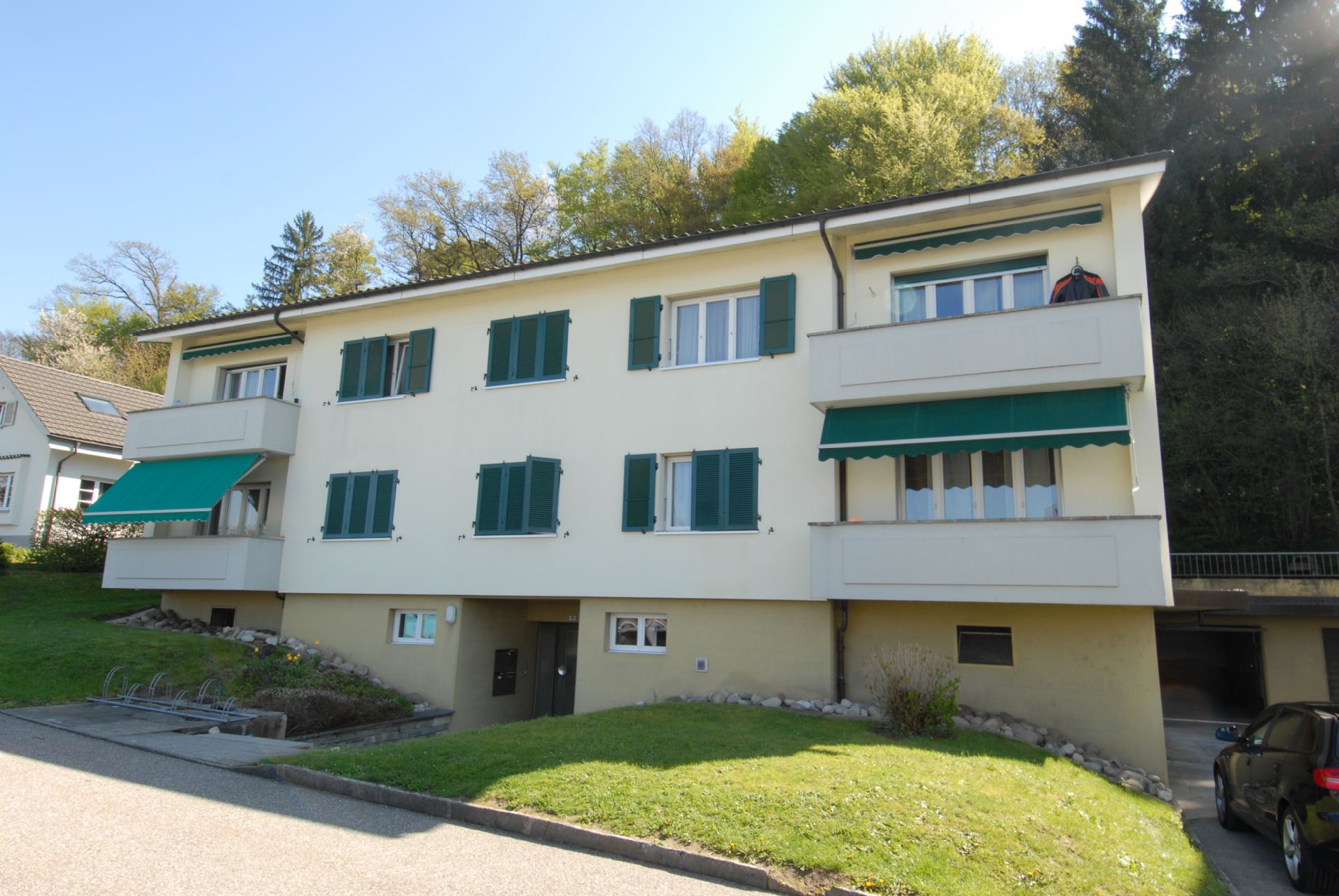 Teilsanierte Wohnung an ruhiger Lage im Grünen, direkt am Waldrand!
