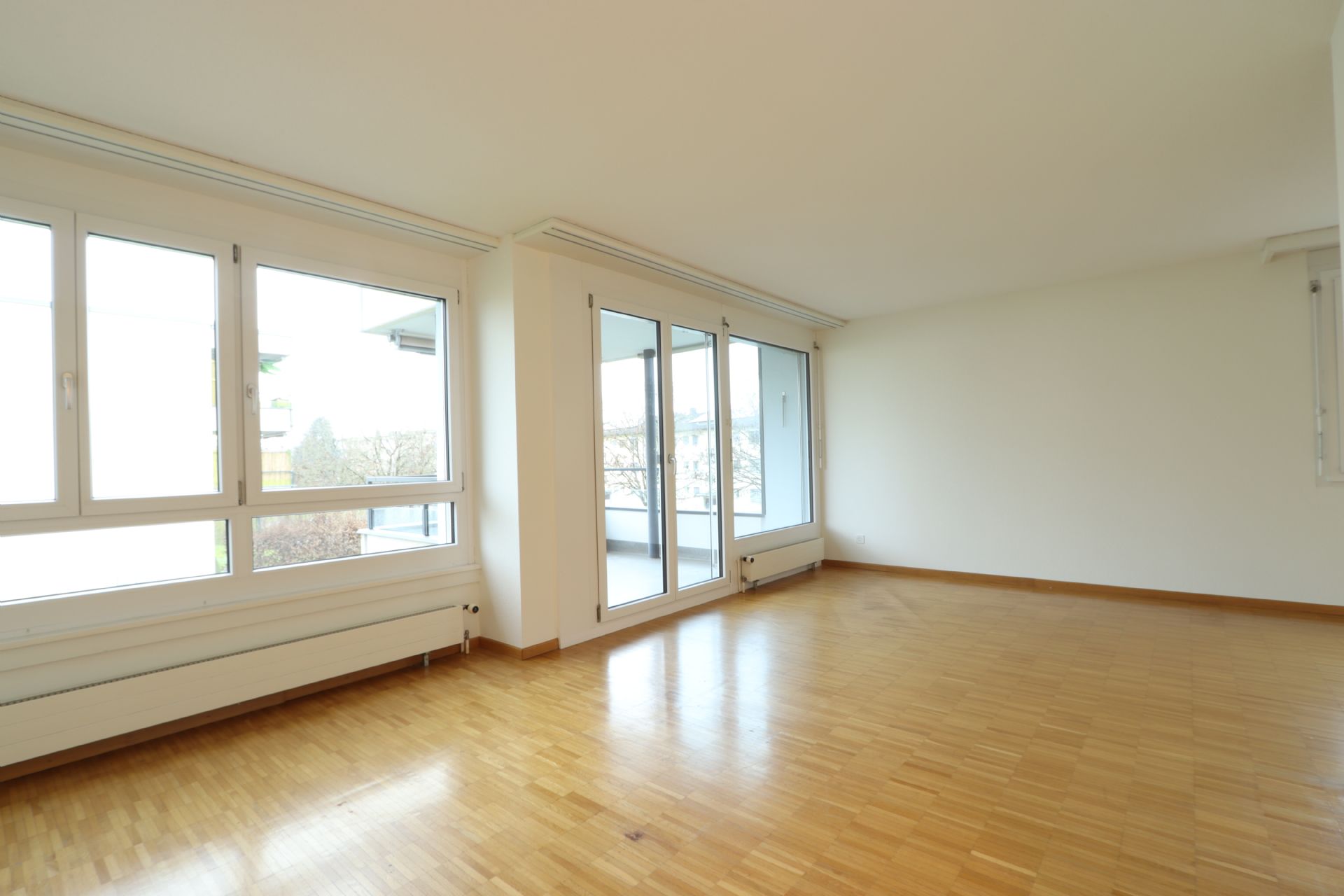 Helle, moderne Wohnung Nähe ÖV, Einkauf