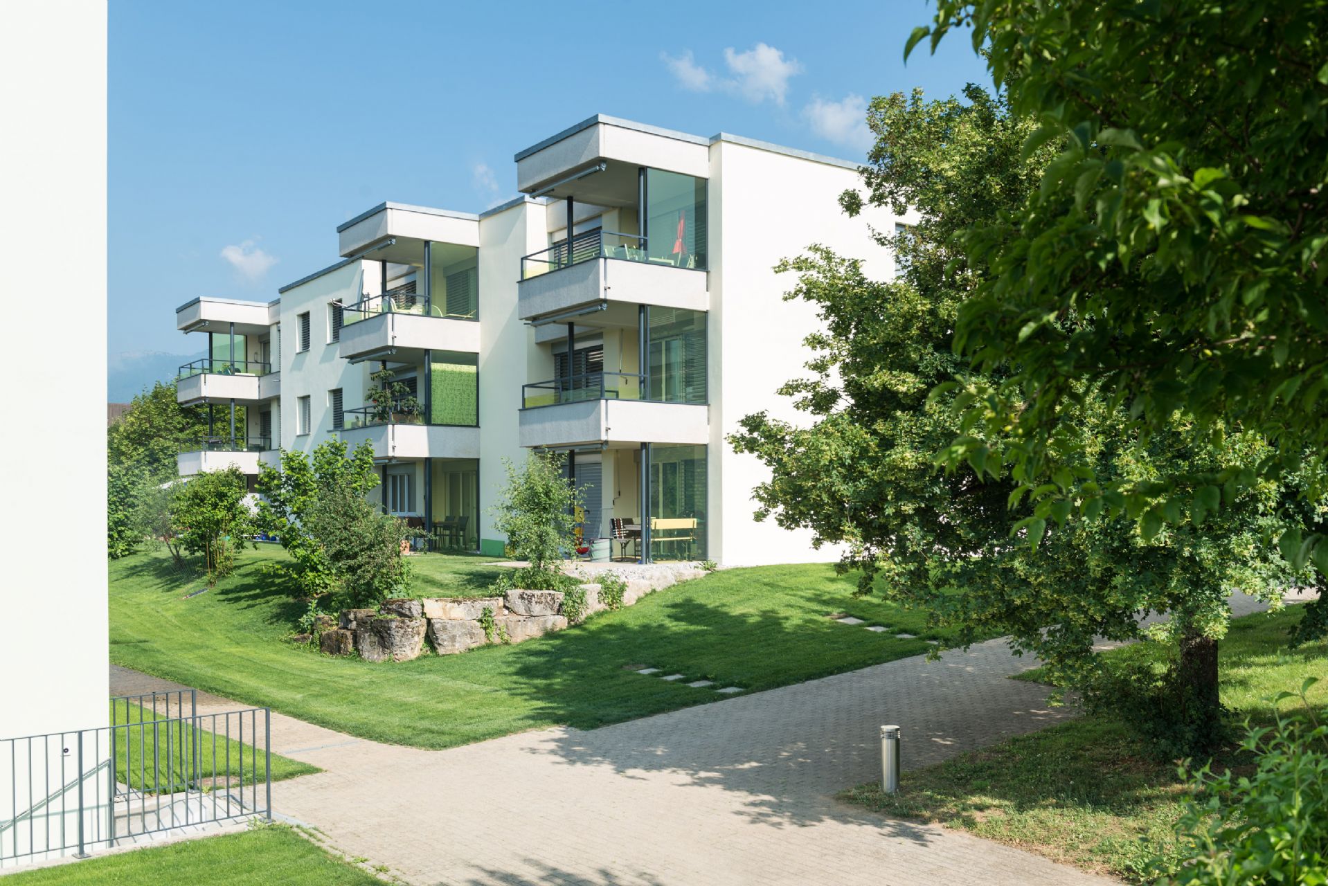 Helle, moderne Wohnung Nähe ÖV, Einkauf