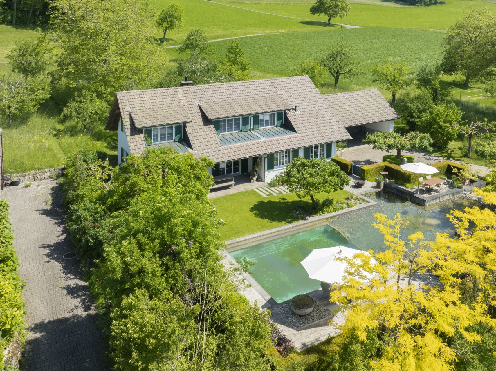 7.5-Zimmer-Einfamilienhaus mit Pool