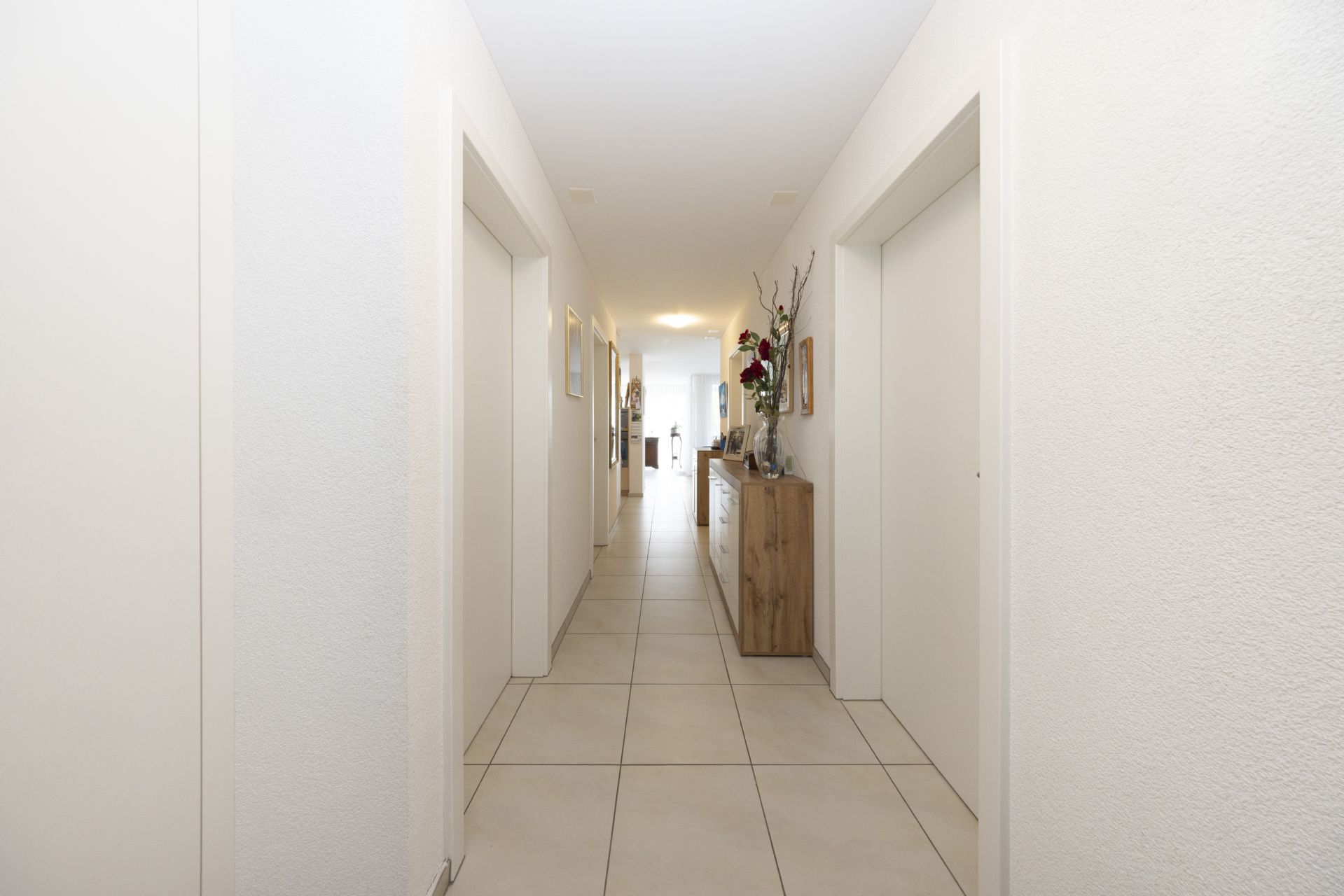 Moderne 3.5-Zimmer-Wohnung mit Sitzplatz und eigenem Garten