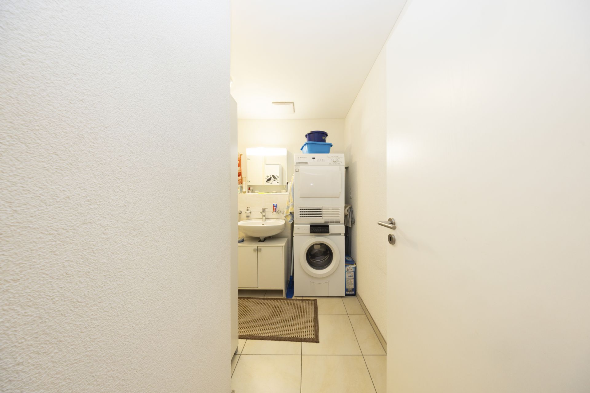 Moderne 3.5-Zimmer-Wohnung mit Sitzplatz und eigenem Garten