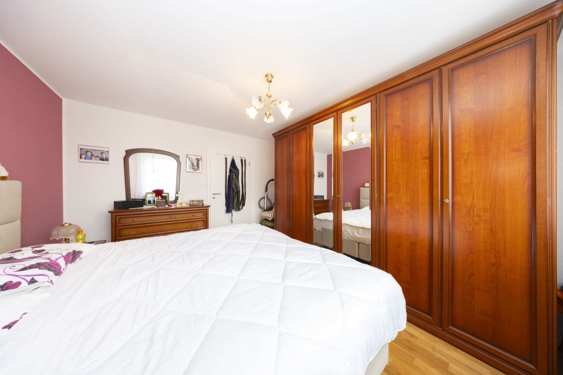Moderne 3.5-Zimmer-Wohnung mit Sitzplatz und eigenem Garten