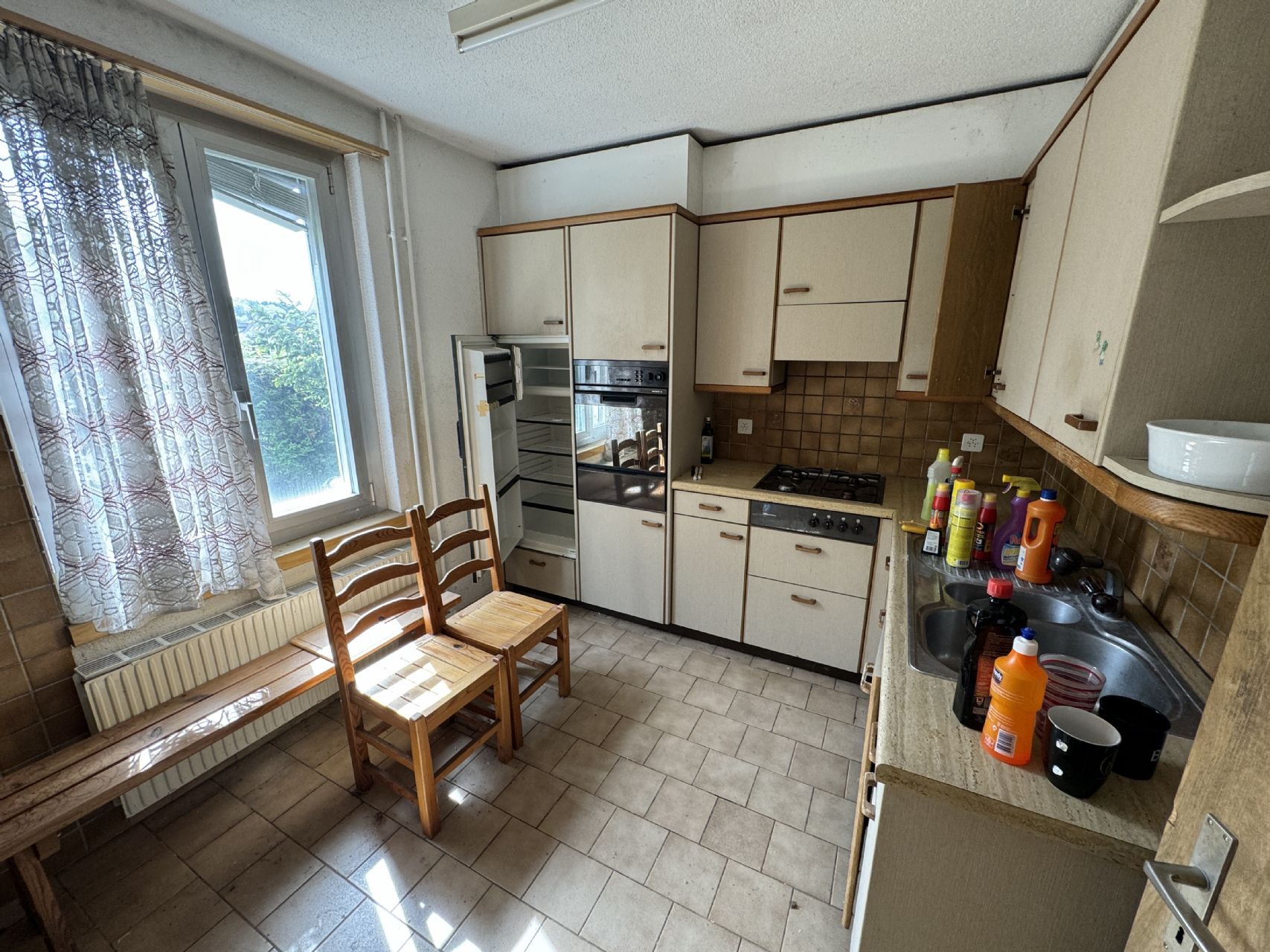 Mehrfamilienhaus mit drei Einheiten zu verkaufen