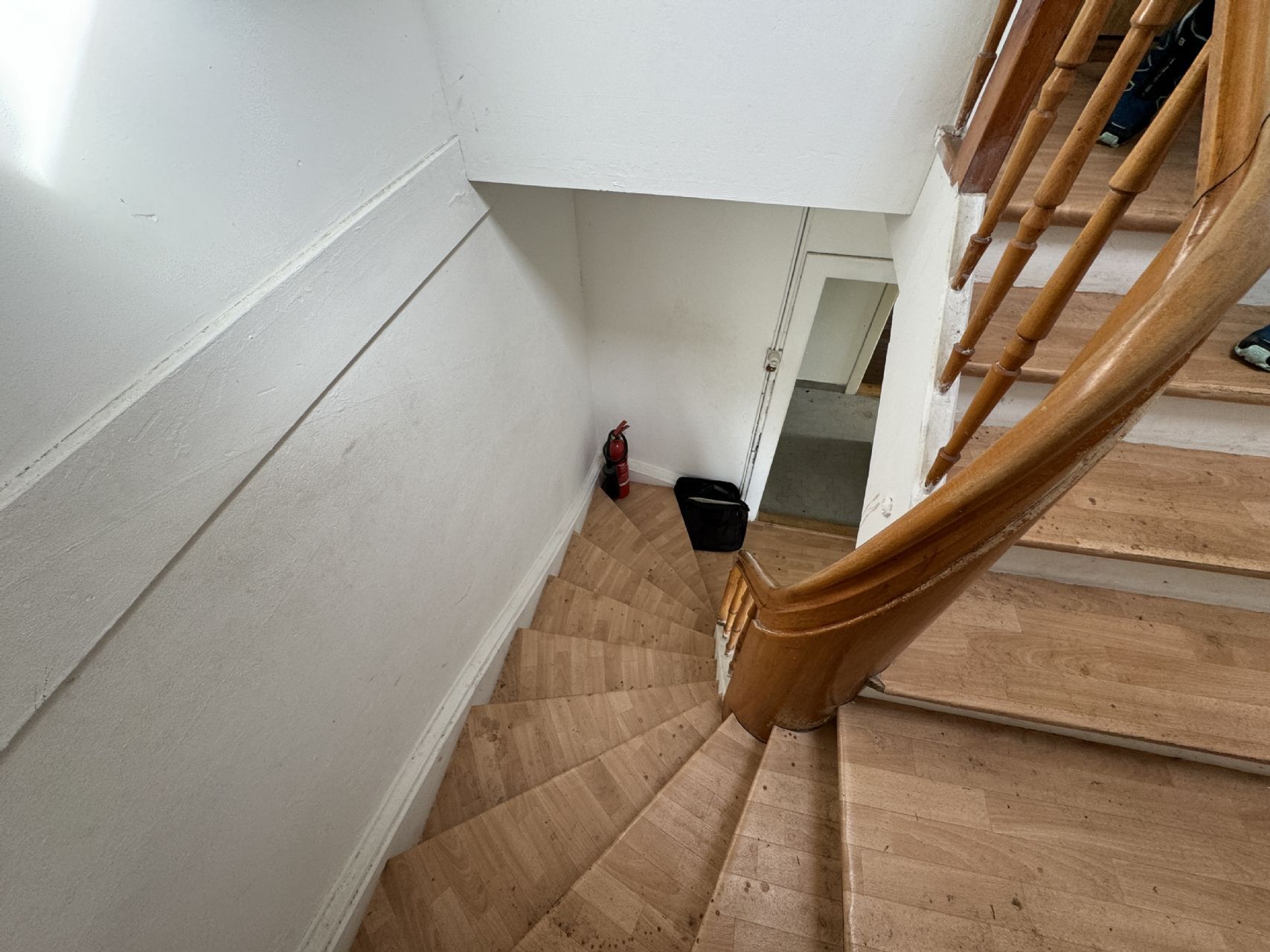 Mehrfamilienhaus mit drei Einheiten zu verkaufen