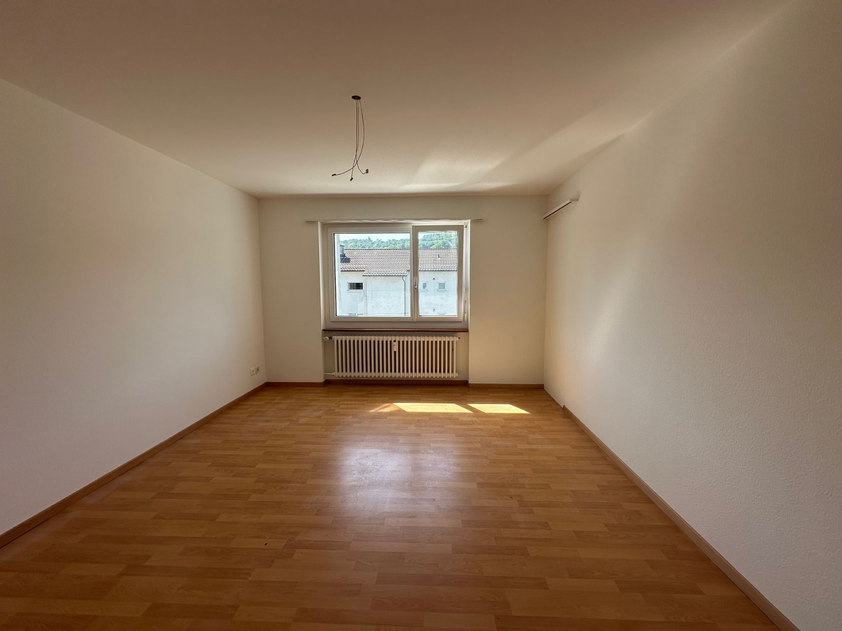 Teilsanierte 3.5-Zimmerwohnung zu vermieten an ruhiger und bevorzugter Lage!