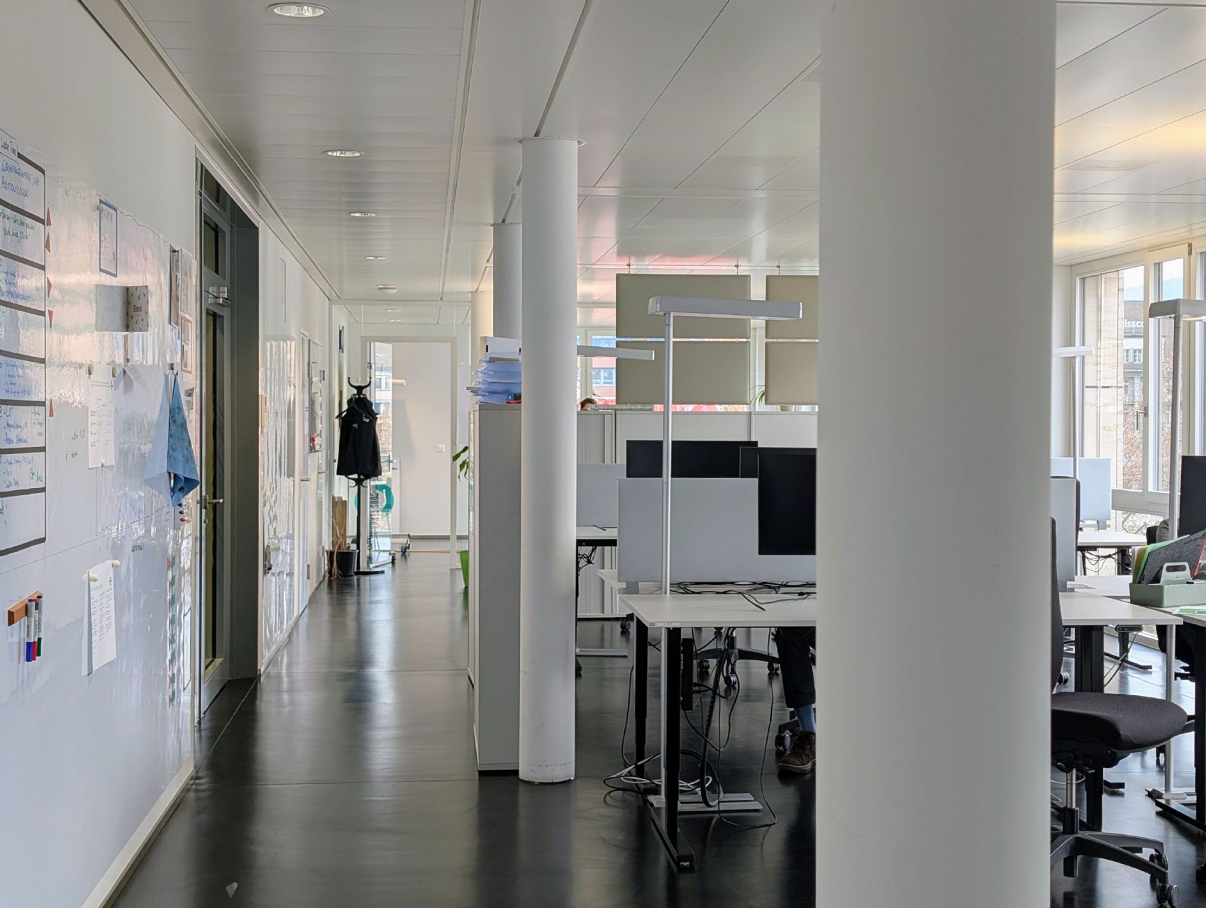 Bürofläche im Erdgeschoss Ost mit Gartenterrasse und Kühlanlage