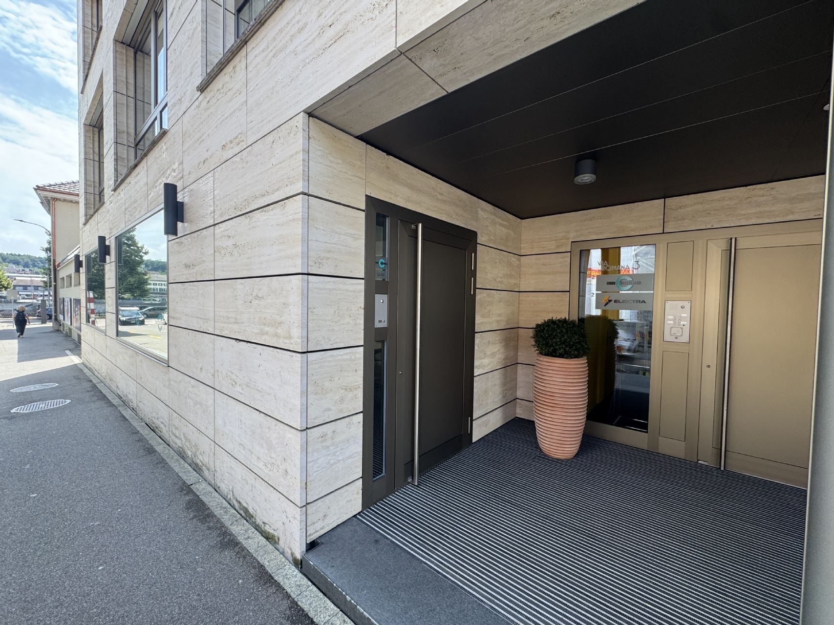 Bürofläche im Erdgeschoss Ost mit Gartenterrasse und Kühlanlage