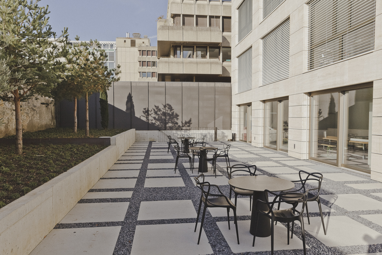 Bürofläche im Erdgeschoss West mit Gartenterrasse und Kühlanlage