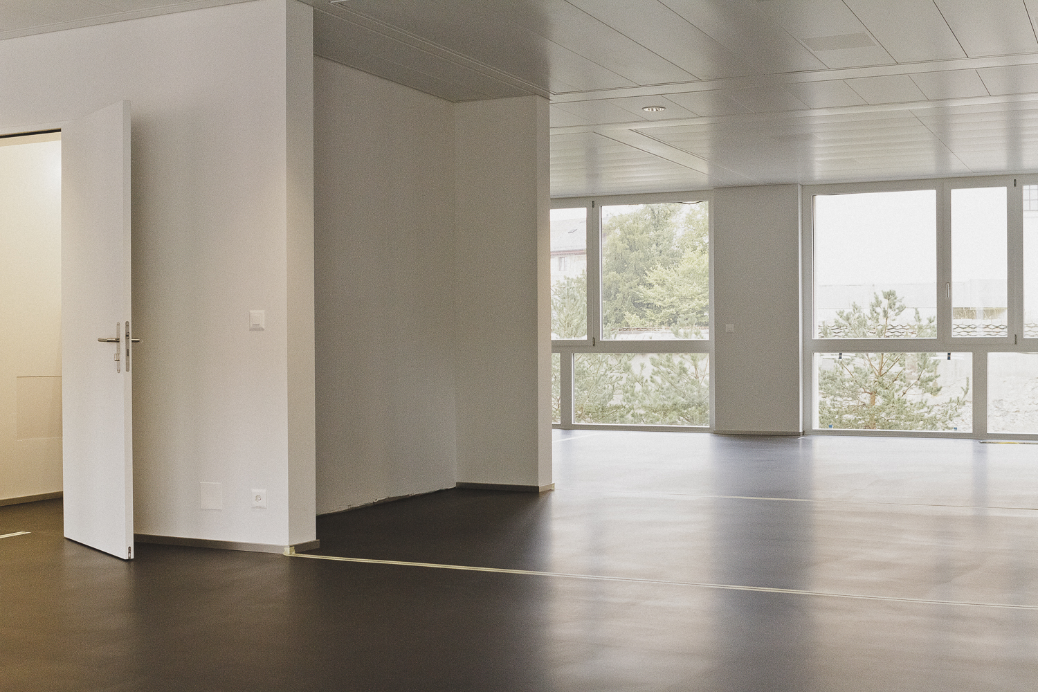 Bürofläche im Erdgeschoss West mit Gartenterrasse und Kühlanlage