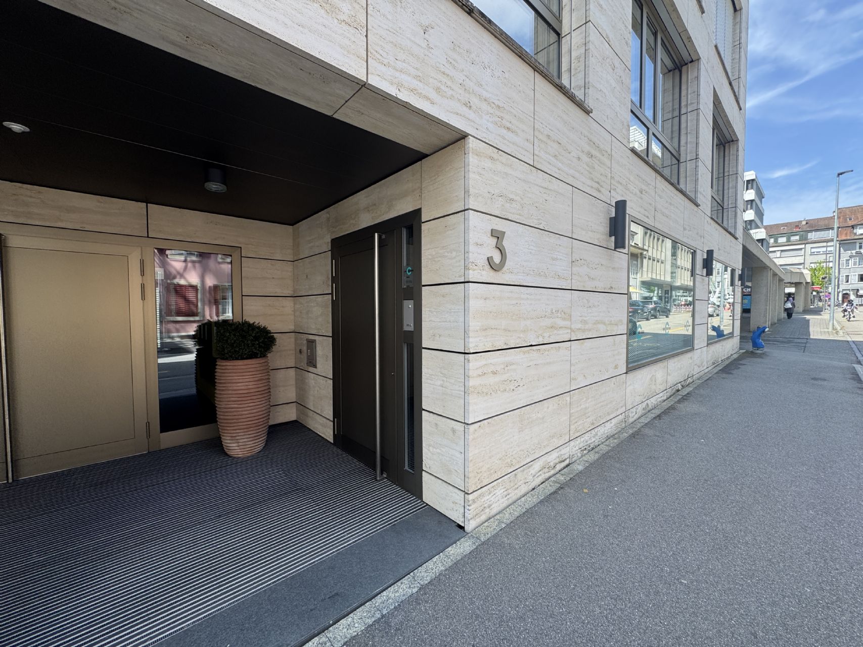 Bürofläche im Erdgeschoss West mit Gartenterrasse und Kühlanlage