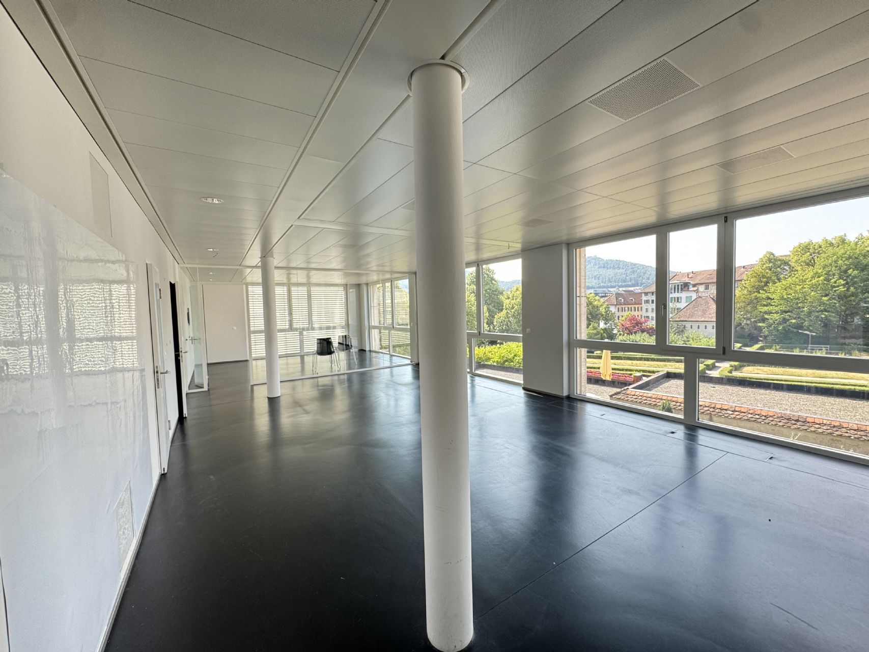 Bürofläche im 2. Obergeschoss Ost mit Gartenterrasse und Kühlanlage