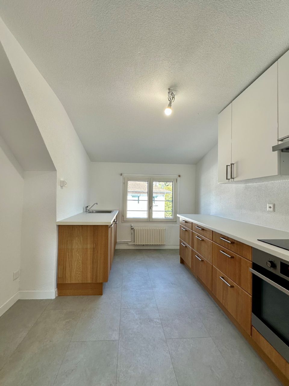 Frisch sanierte und helle 2.5-Zimmerwohnung an zentraler Lage zu vermieten!
