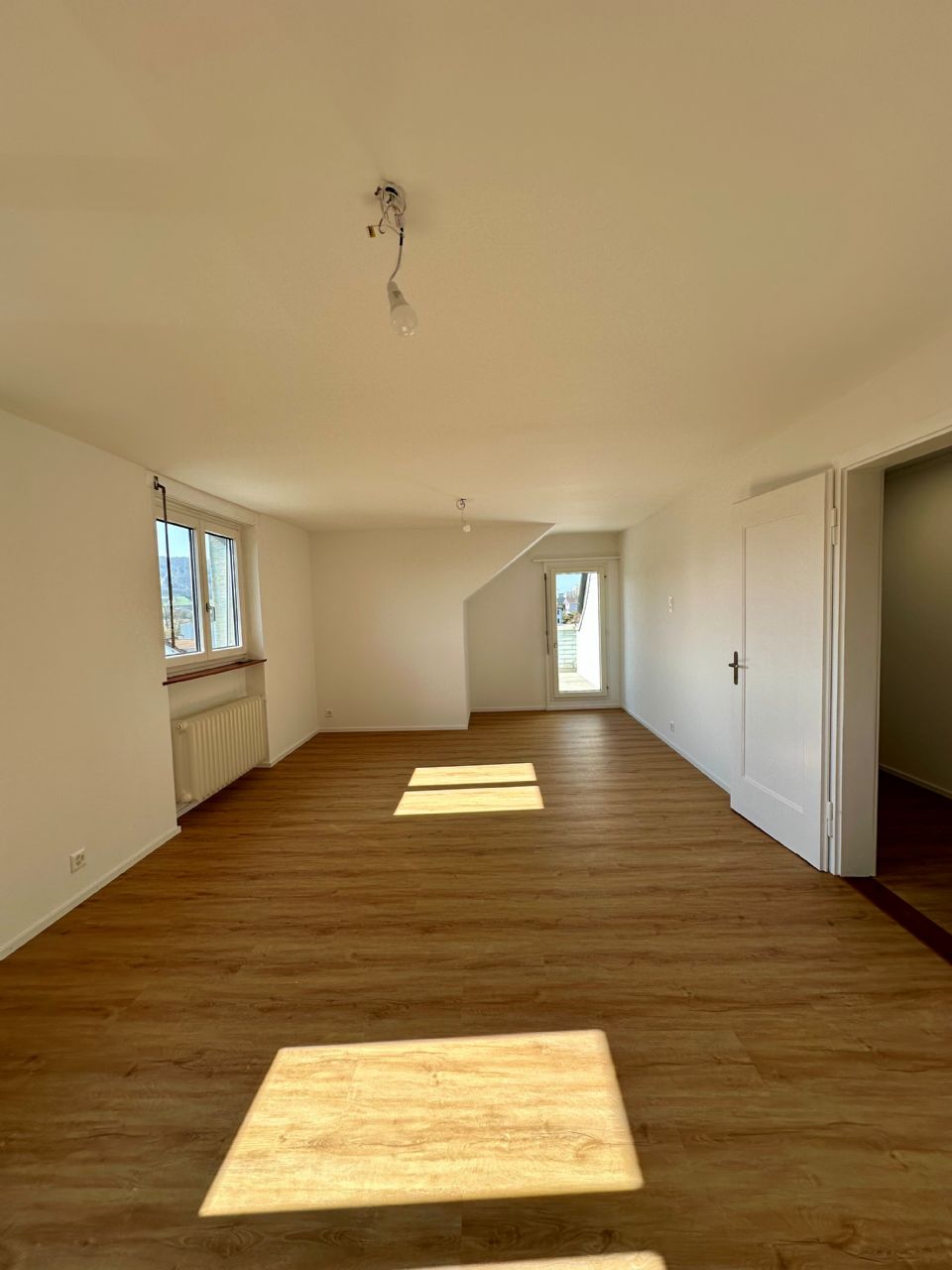 Frisch sanierte und helle 2.5-Zimmerwohnung an zentraler Lage zu vermieten!