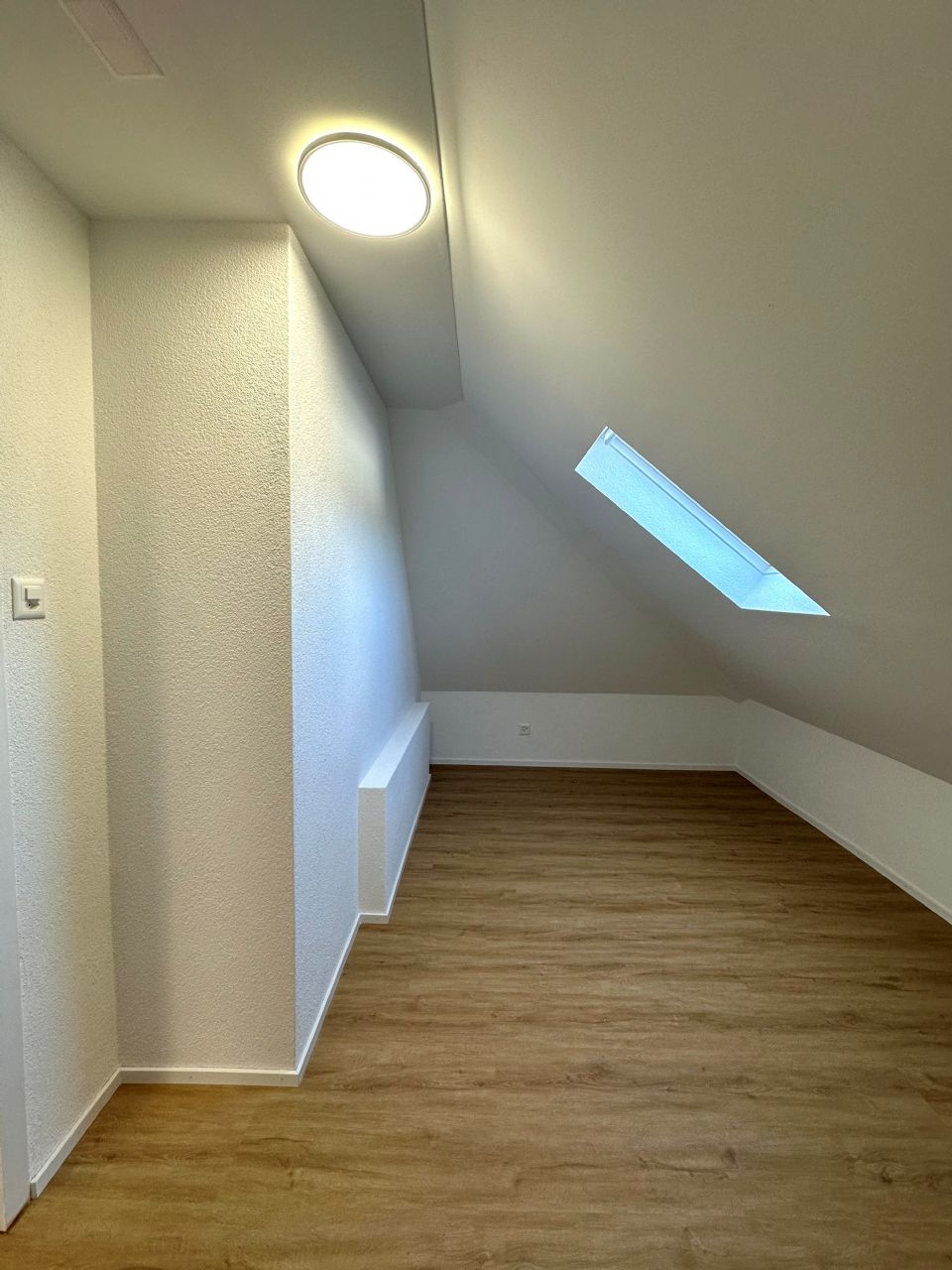 Frisch sanierte und helle 2.5-Zimmerwohnung an zentraler Lage zu vermieten!