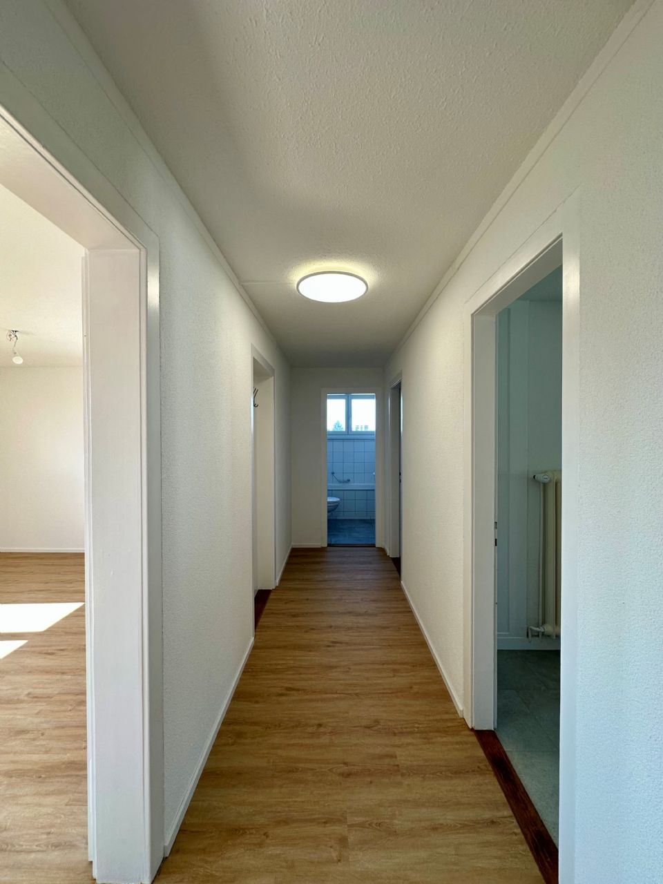 Frisch sanierte und helle 2.5-Zimmerwohnung an zentraler Lage zu vermieten!