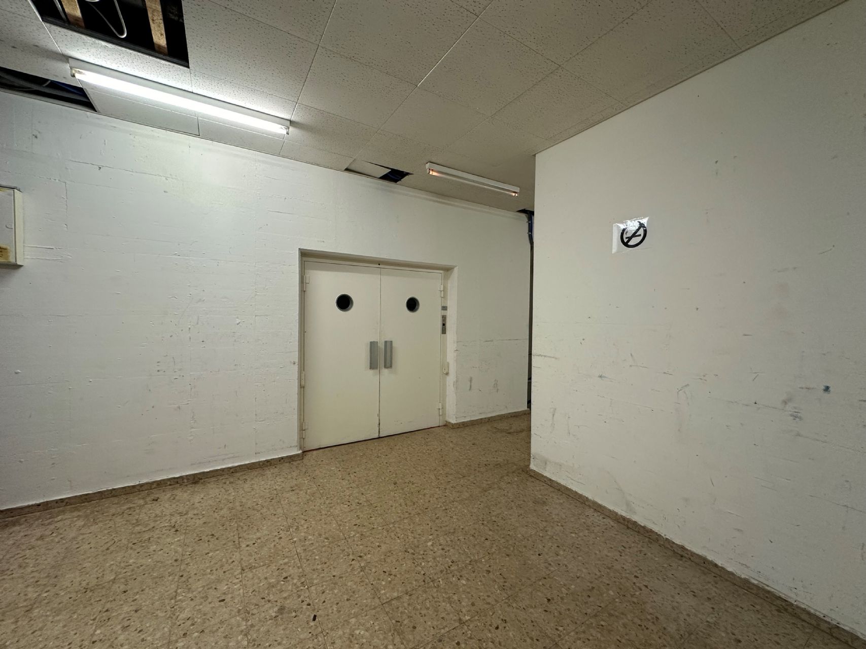 Attraktive Gewerberäumlichkeit mit Einstellhalle und großem Lager!