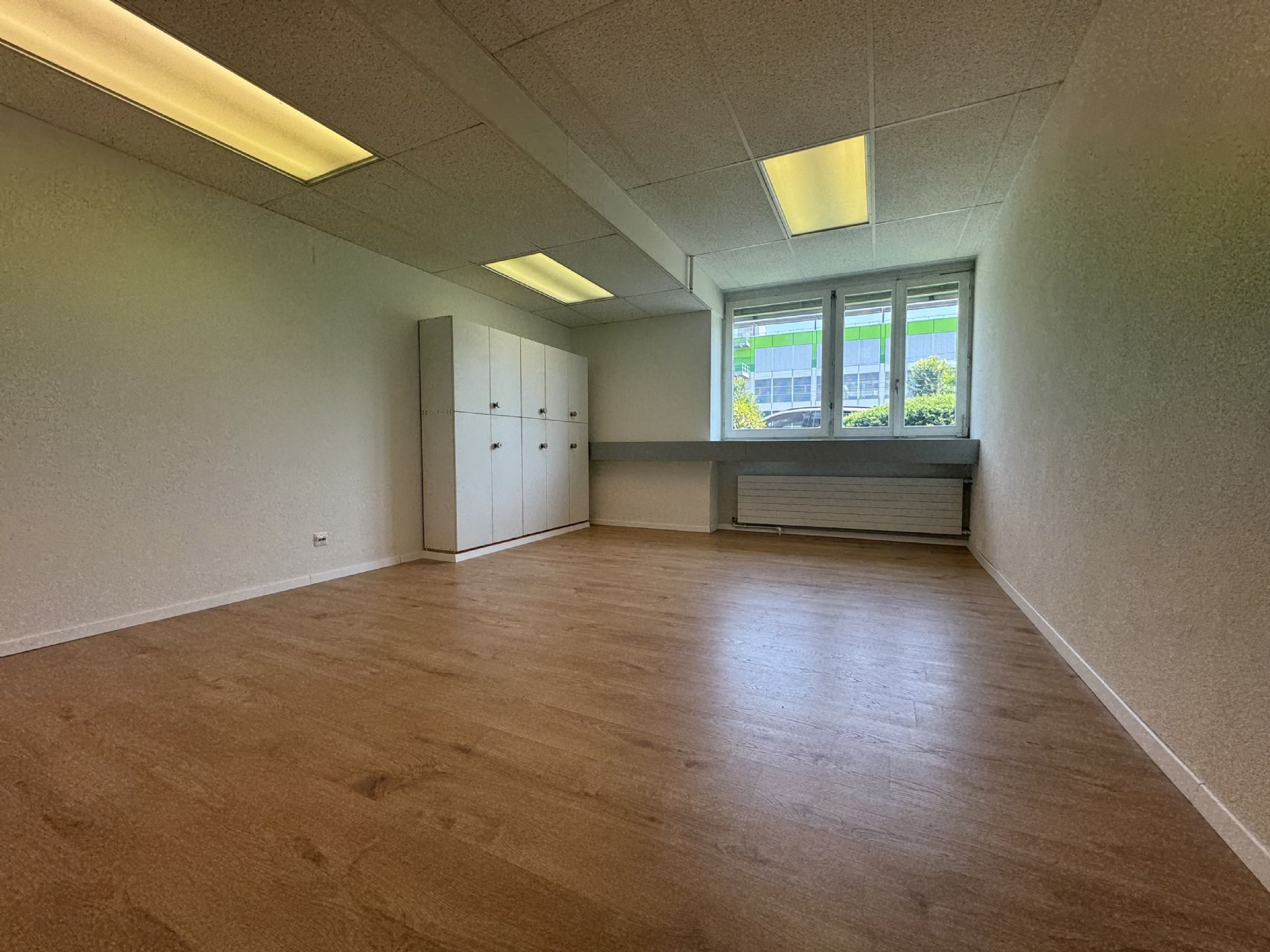 Büro-/Gewerbe- oder Praxis- Atelierstandort an optimaler Lage zu vermieten!