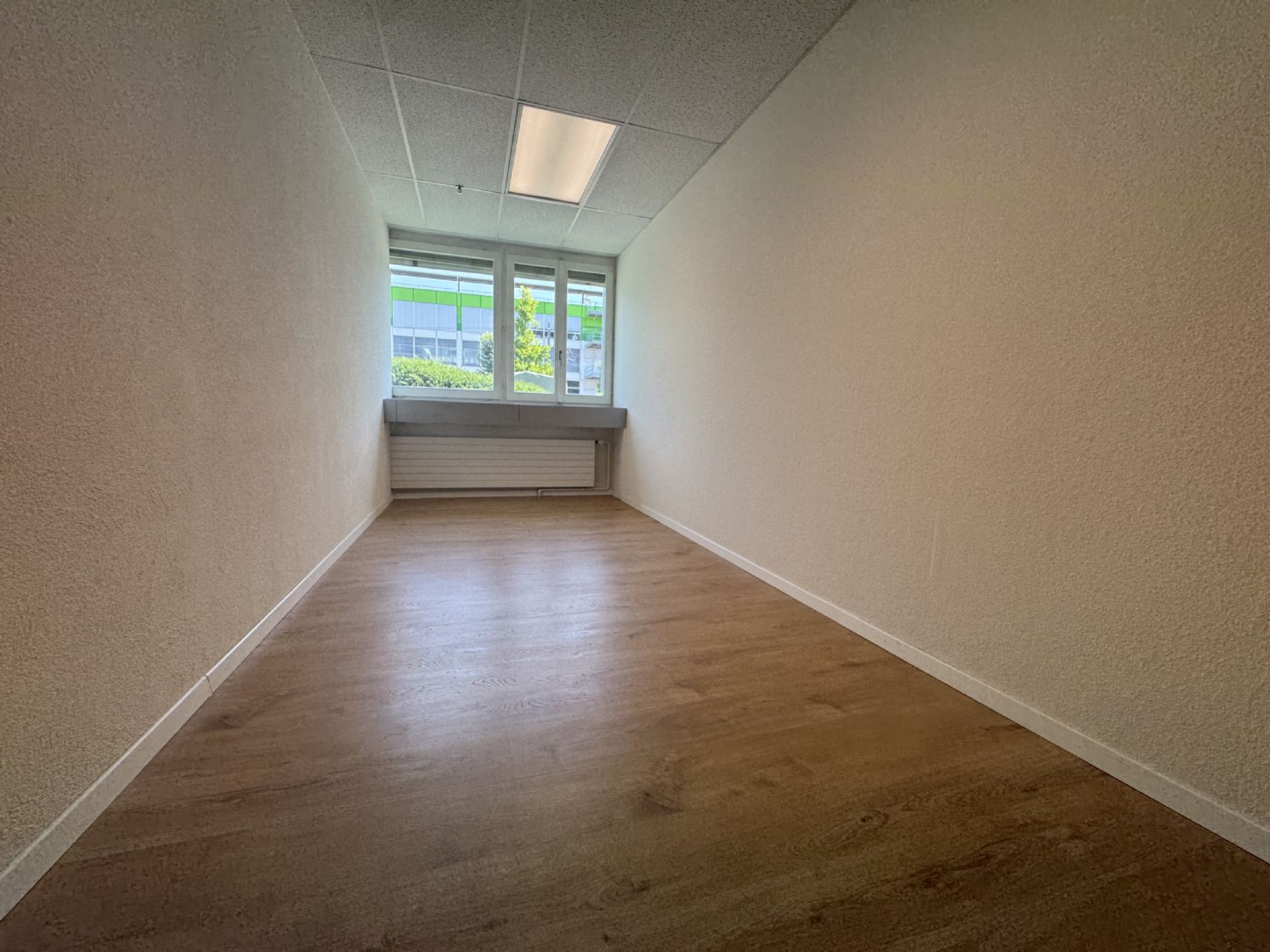 Büro-/Gewerbe- oder Praxis- Atelierstandort an optimaler Lage zu vermieten!