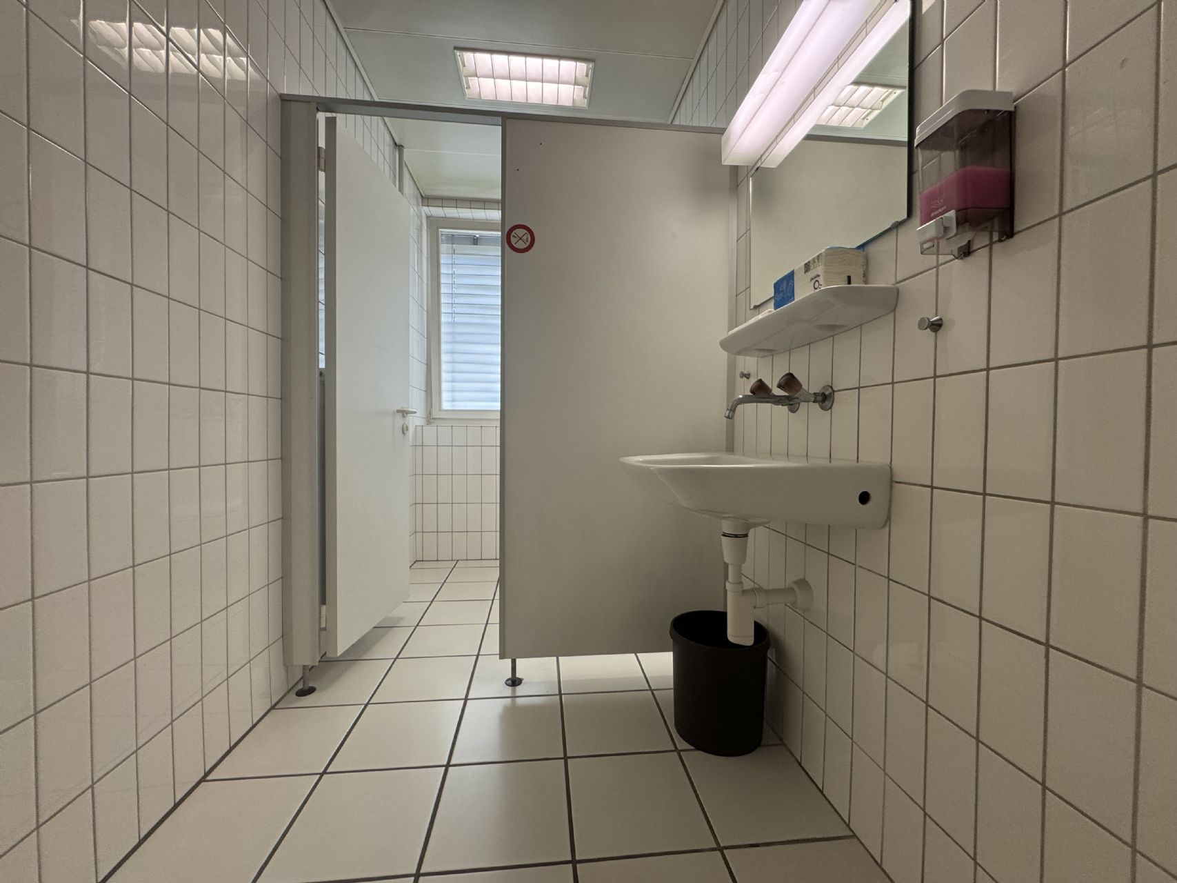 Büro-/Gewerbe- oder Praxis- Atelierstandort an optimaler Lage zu vermieten!