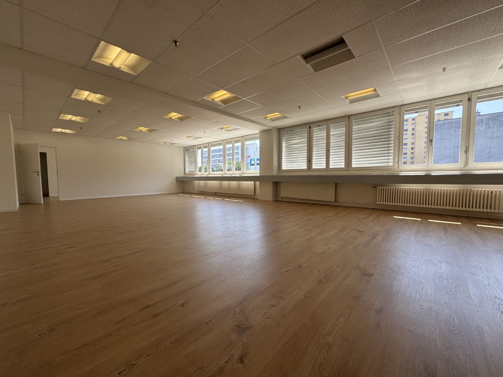 Büro-/Gewerbe- oder Praxis- Atelierstandort an optimaler Lage zu vermieten!