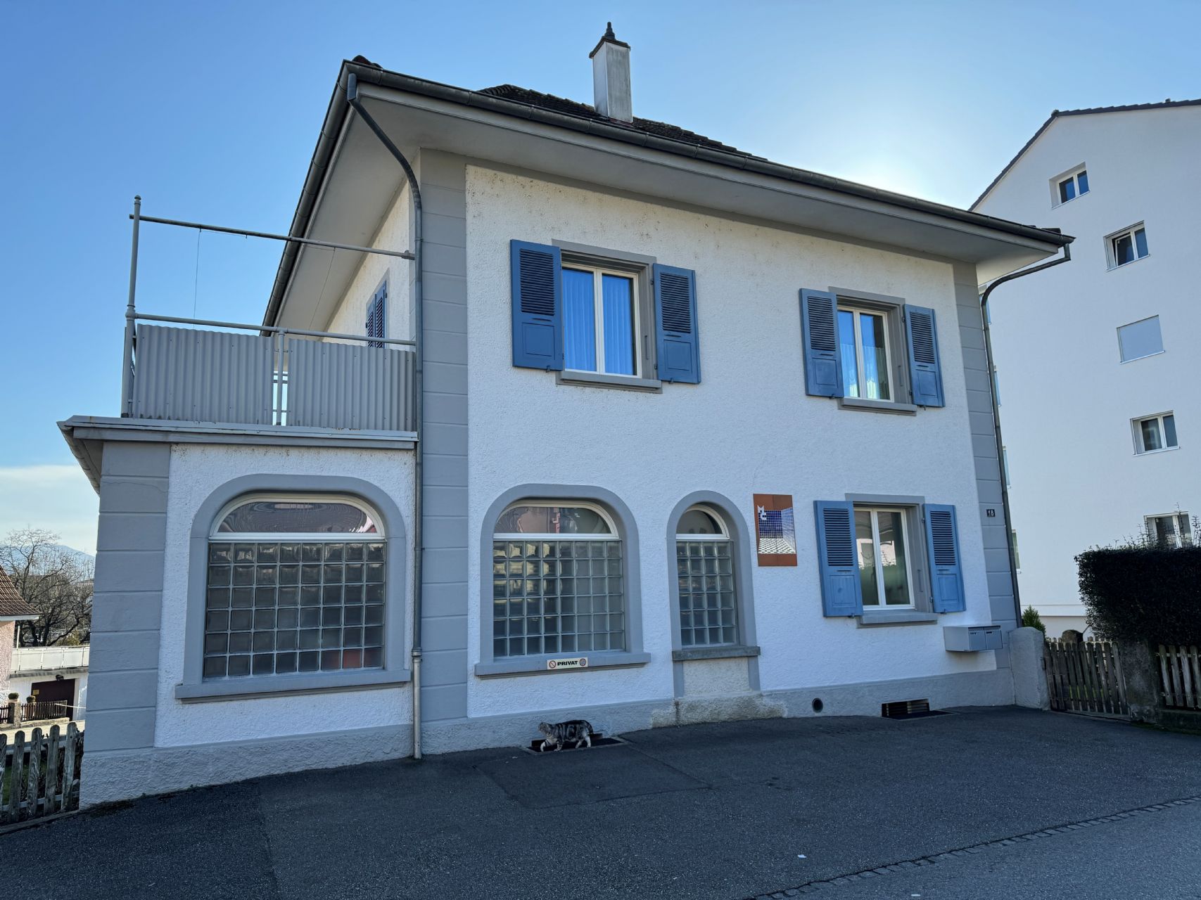 Wohnhaus mit zwei Einheiten und Lagerflächen