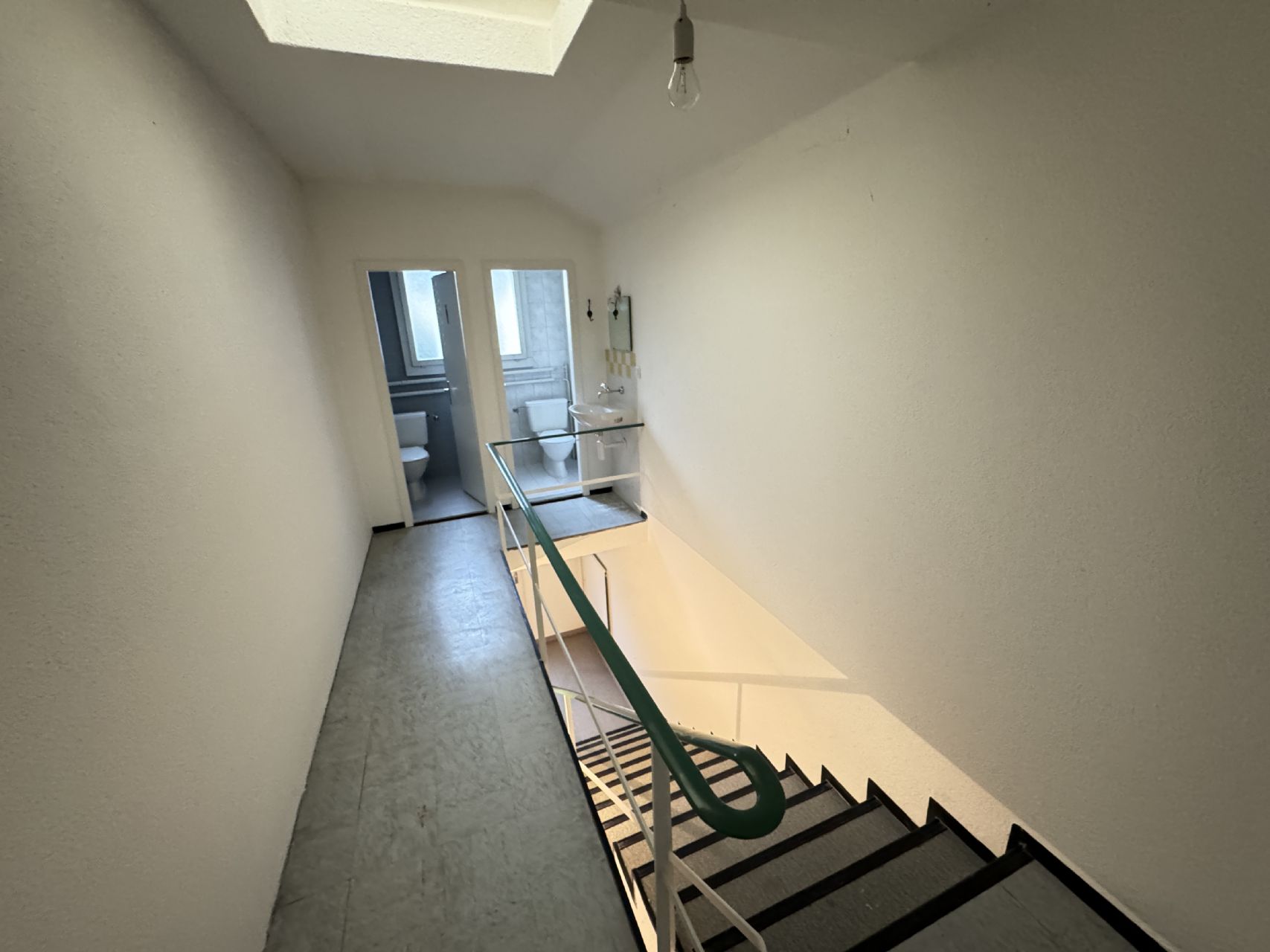 Wohnhaus mit zwei Einheiten und Lagerflächen