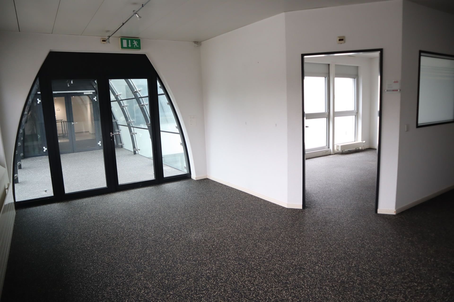 Grosszügiges und modernes Bürohaus zu vermieten