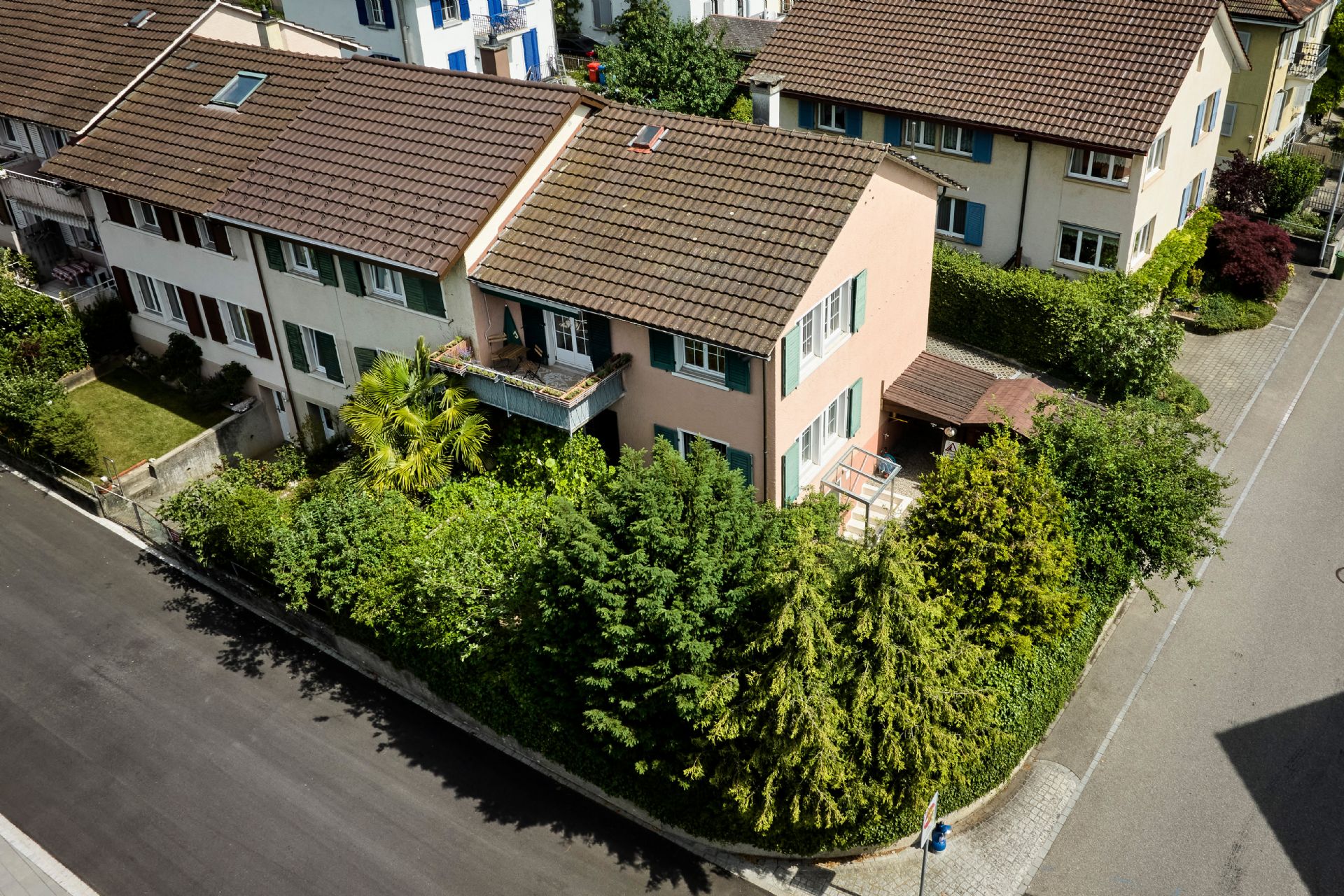 Eck-Reihenhaus mit 5.5-Zimmern zu verkaufen