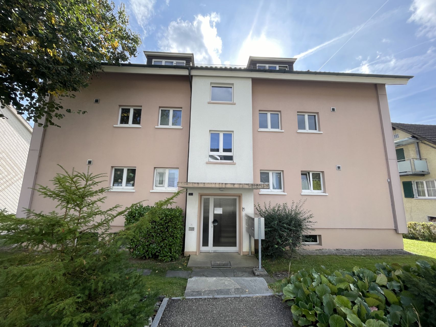 Mehrfamilienhaus mit 6 Wohneinheiten
