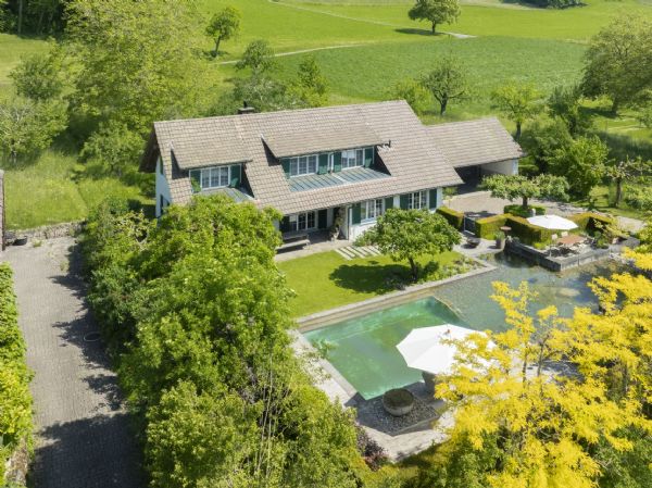 7.5-Zimmer-Einfamilienhaus mit Pool