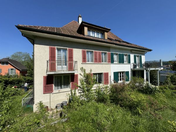 Mehrfamilienhaus mit drei Einheiten zu verkaufen