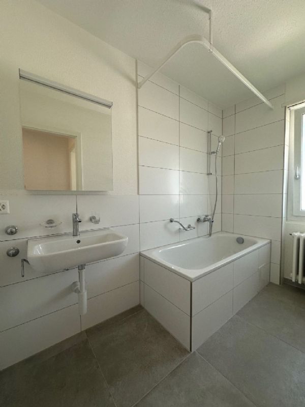 Teilsanierte 3.5-Zimmerwohnung zu vermieten an ruhiger und bevorzugter Lage!