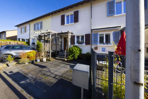 RESERVIERT - 4.5-Zimmer-Reihenhaus in Stadtnähe