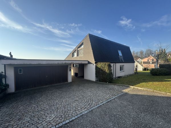 Freistehendes Einfamilienhaus mit Panoramablick