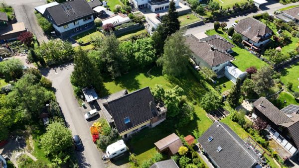 Einfamilienhaus mit 1417m2 Landanteil