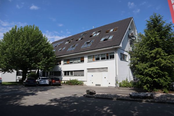 Grosszügiges und modernes Bürohaus zu vermieten